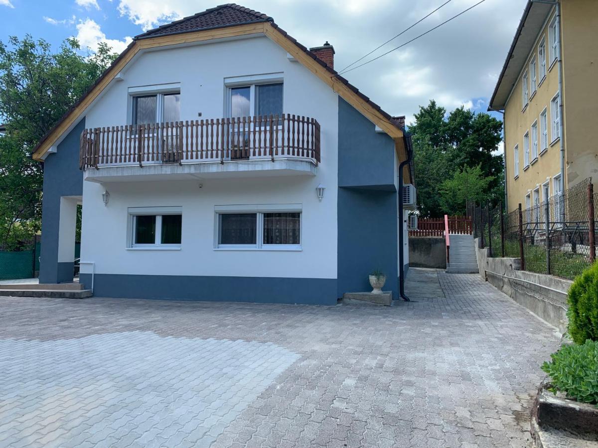 Borsi Apartman Balatonalmádi エクステリア 写真